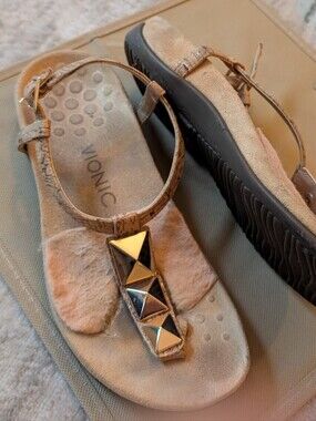 Vionic Orthotic Studded T-Strap Sandals Taupe Cork Women's Size 6